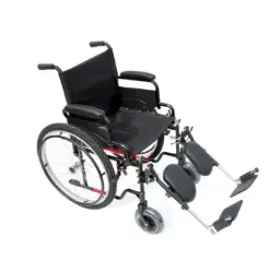 SILLA DE RUEDAS COMPANION M300-150 TT 18" NEGRA CON ELEVAPIES DE ACERO